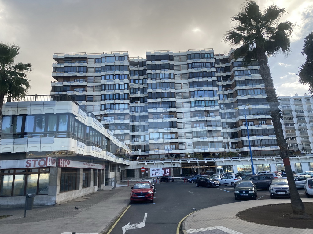 Building at the Avenida Alcalde José Ramirez street, viewed from the bus to Maspalomas on the GC-1 road