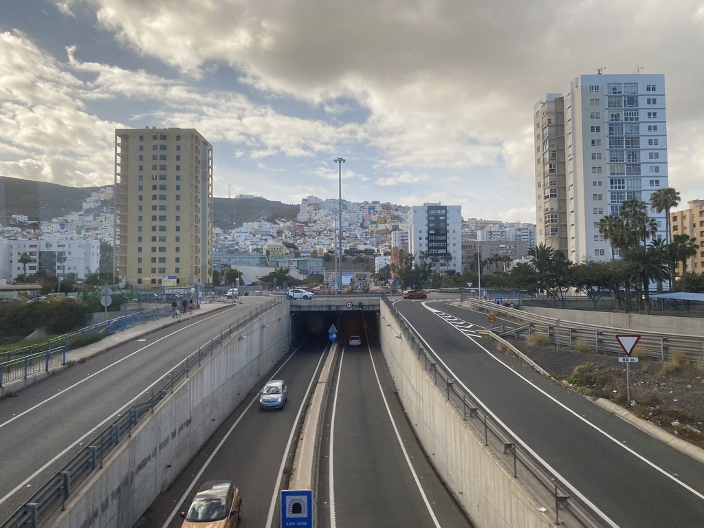 The GC-31 road and the south side of the city, viewed from the bus to Maspalomas on the GC-1 road