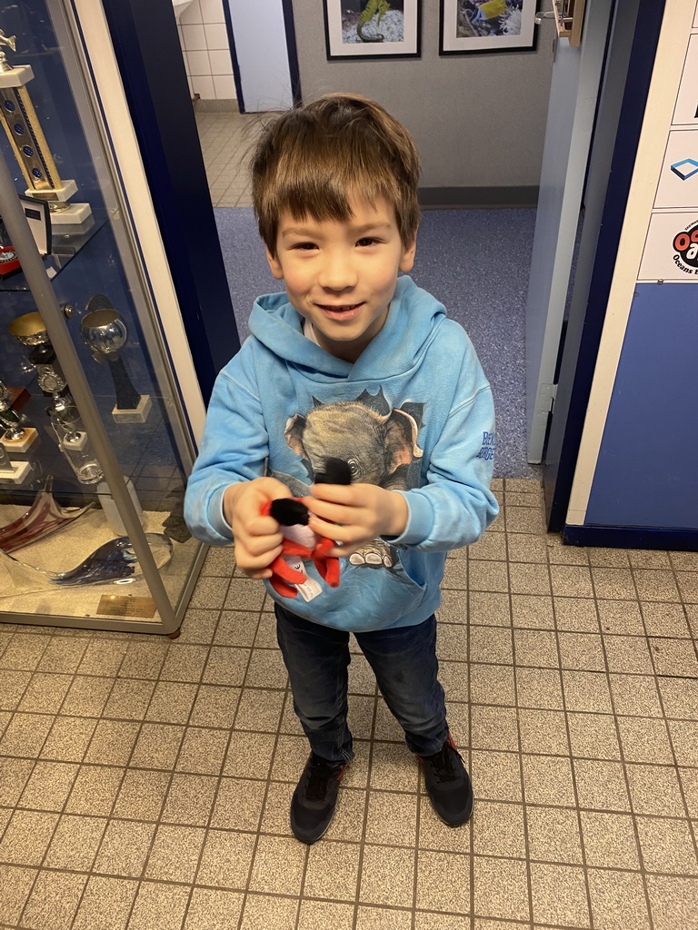 Max with a plush Crab at the lobby of the AquaZoo Leerdam