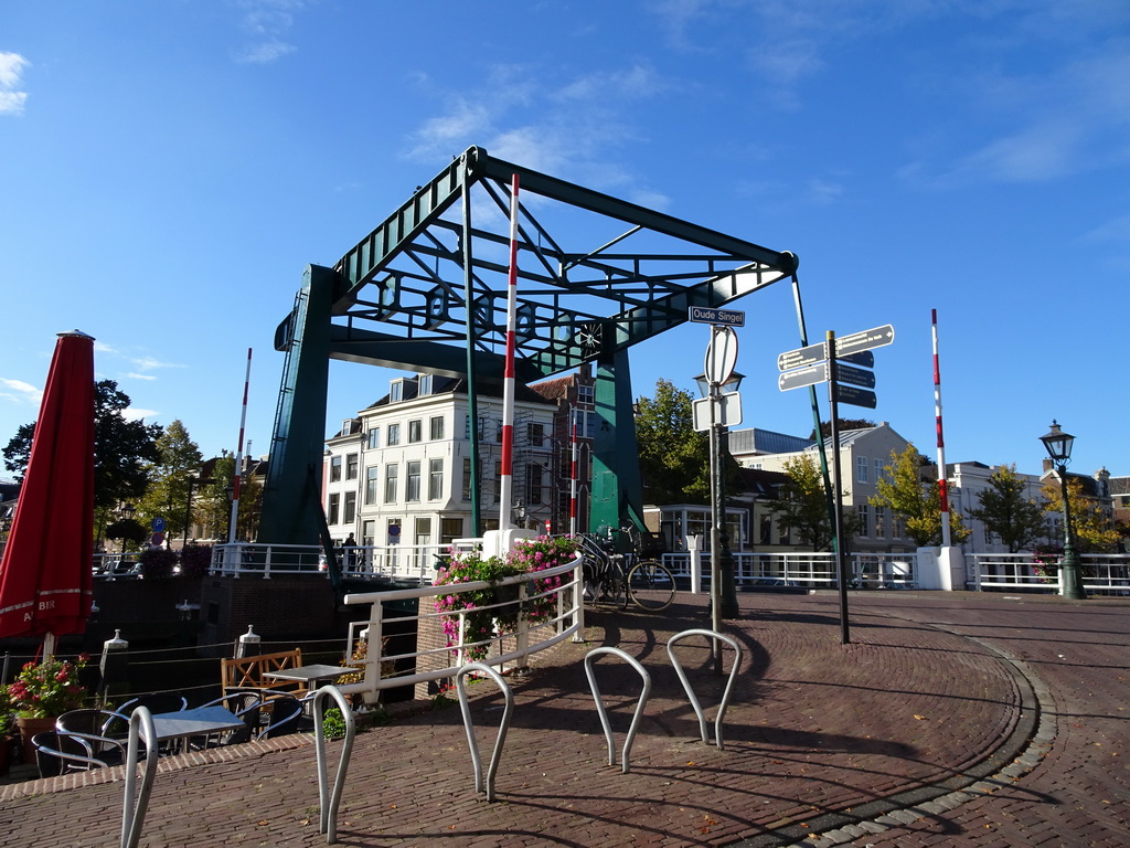 The Mareburg bridge over the Oude Vest canal