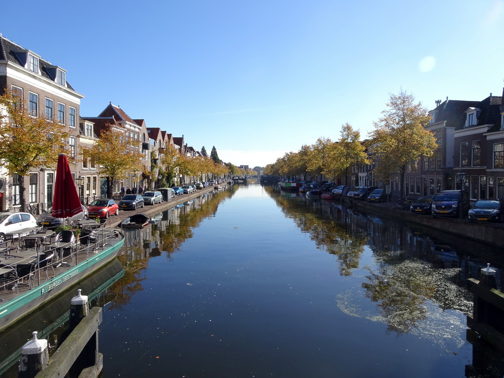 The Oude Vest canal, viewed from the Marebrug bridge