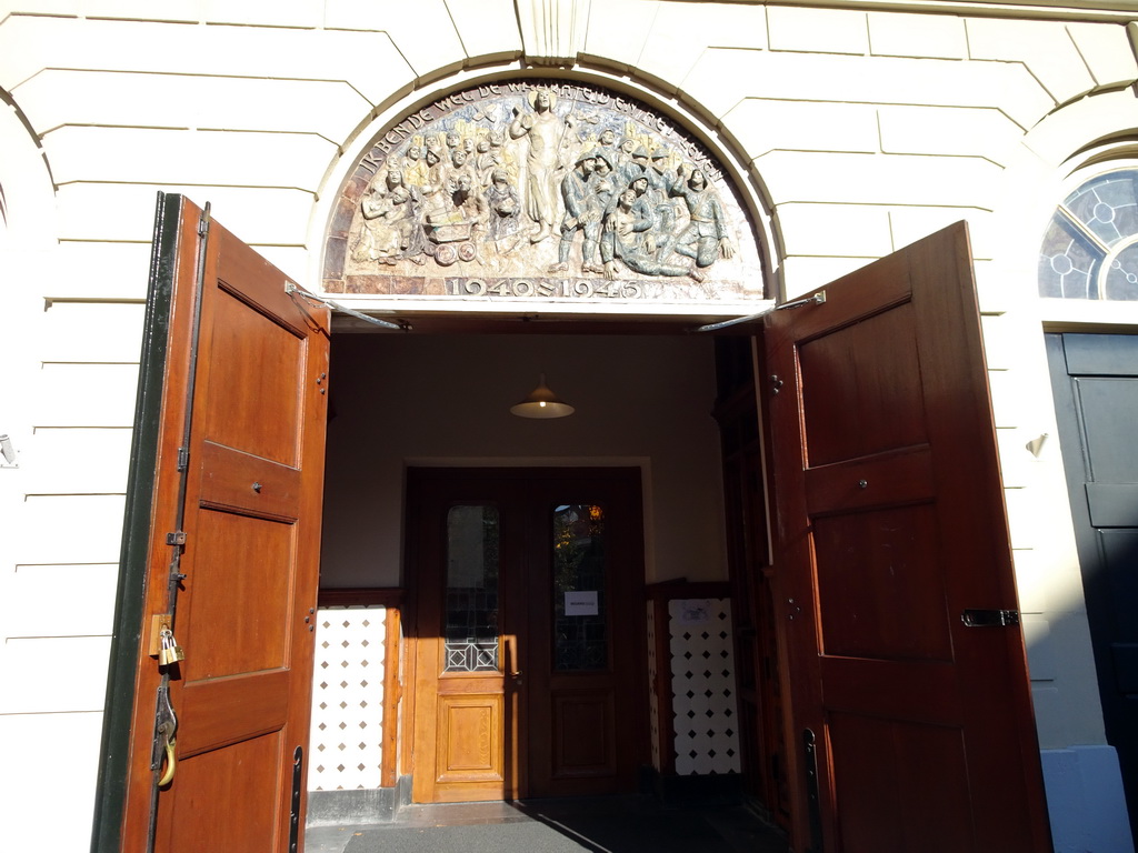 Front gate of the Hartebrugkerk church at the Lange Mare street