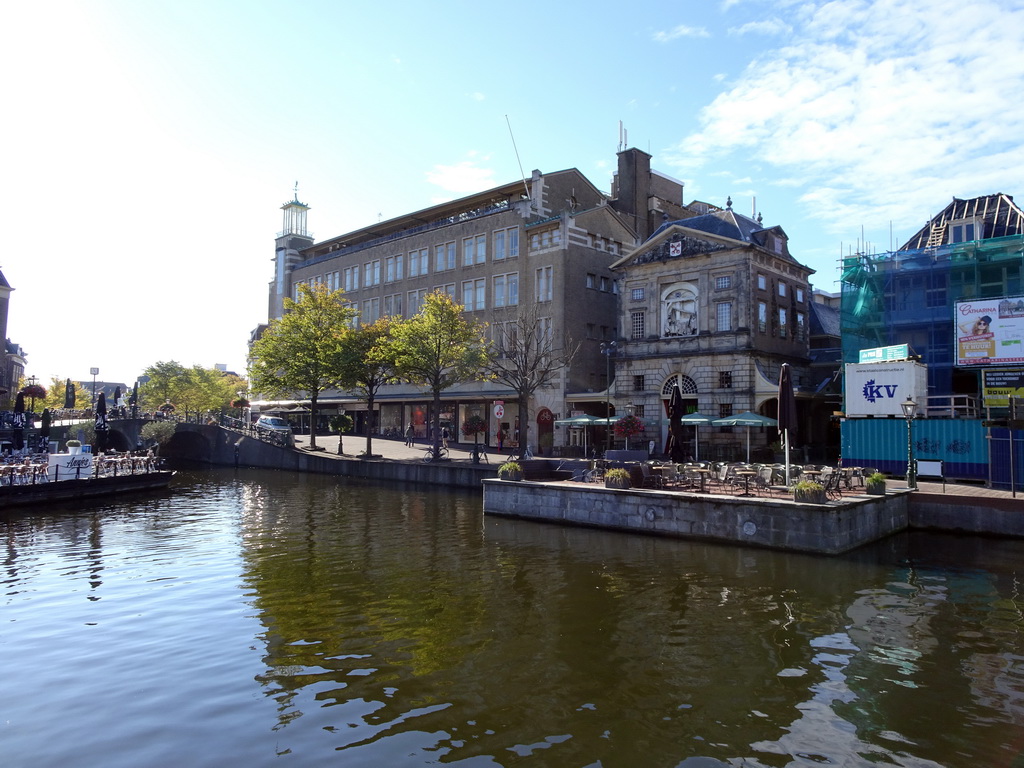 The Waag building, the Pop Up Warenhuis Leiden shopping mall and the Oude Rijn river, viewed from the Waaghoofdbrug bridge