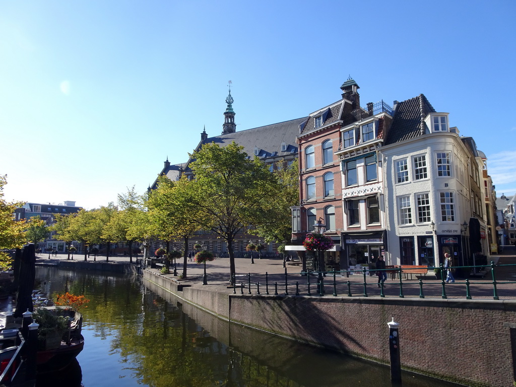 The City Hall at the Vismarkt street and the Nieuwe Rijn river, viewed from the Visbrug bridge