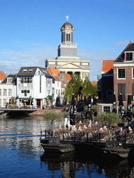 The Hartebrugkerk church and the Waaghoofdbrug bridge over Nieuwe Rijn river, viewed from the Visbrug bridge