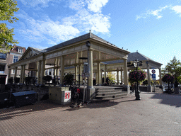 The Koornbrug bridge over the Nieuwe Rijn river, viewed from the Vismarkt street