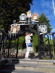 Miaomiao and Max at the southeast entrance to the Burcht van Leiden castle