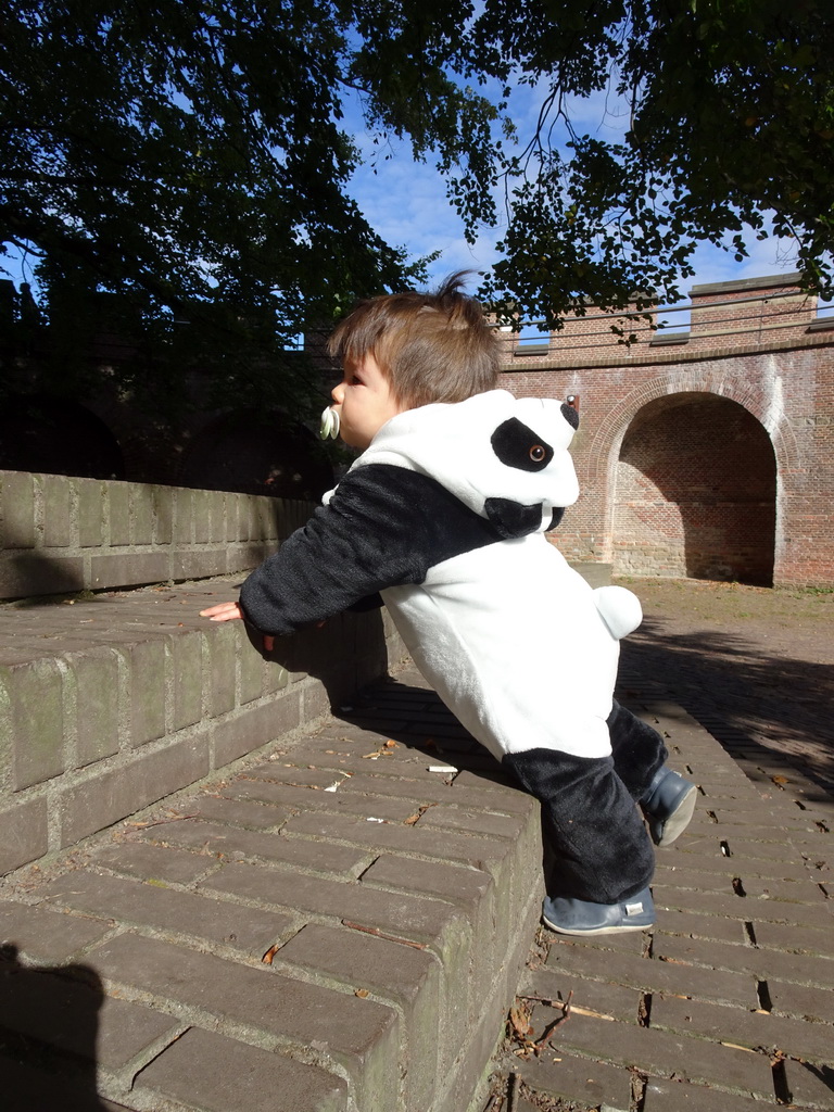 Max on a staircase at the Burcht van Leiden castle