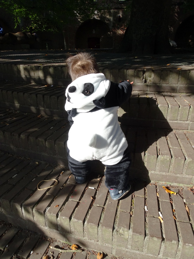 Max on a staircase at the Burcht van Leiden castle