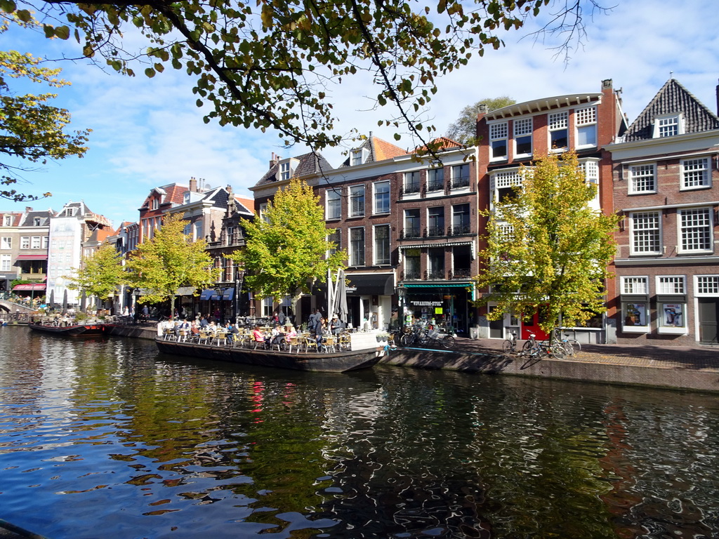 Boats in the Nieuwe Rijn river, viewed from the Aalmarkt street