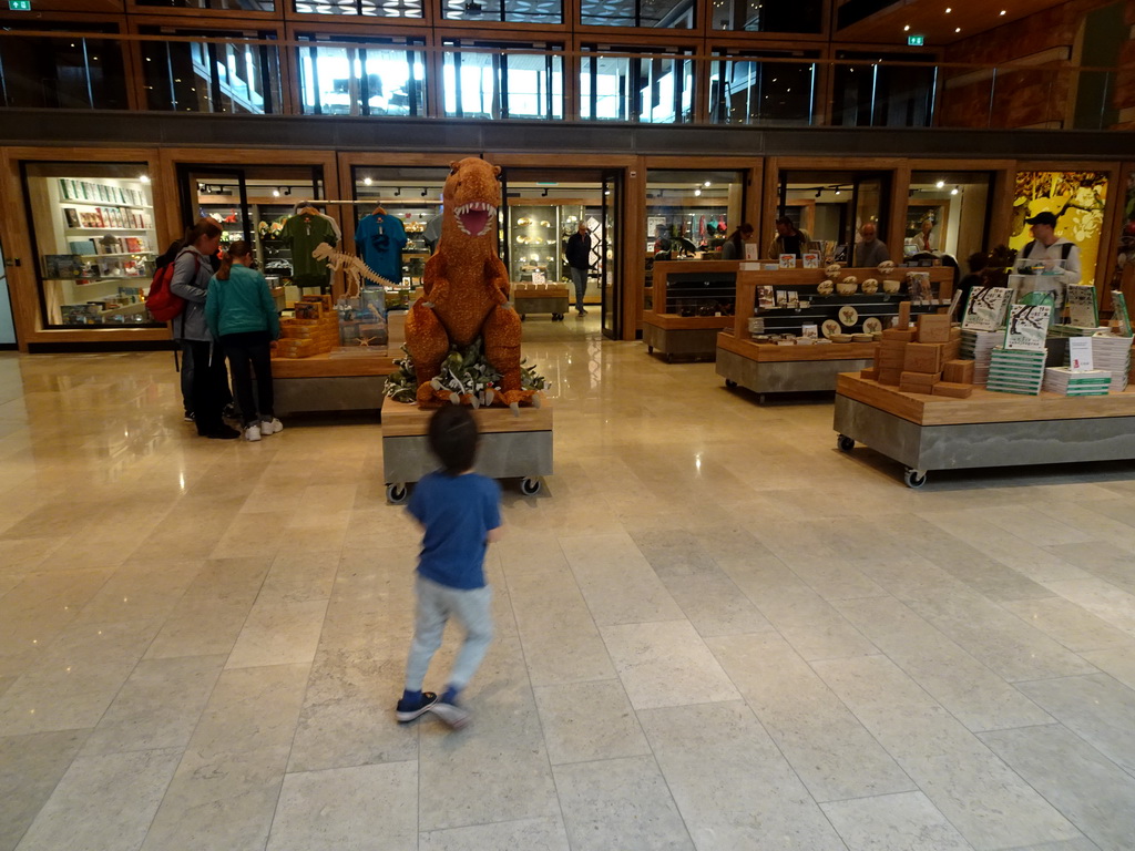 Max with a Tyrannosaurus Rex statue in front of the souvenir shop at the Ground Floor of the Naturalis Biodiversity Center