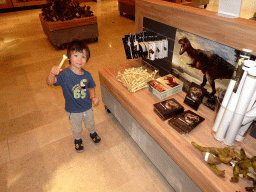 Max at the souvenir shop at the Ground Floor of the Naturalis Biodiversity Center
