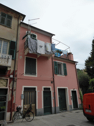 House with laundry at the Via Matteo Vinzoni street