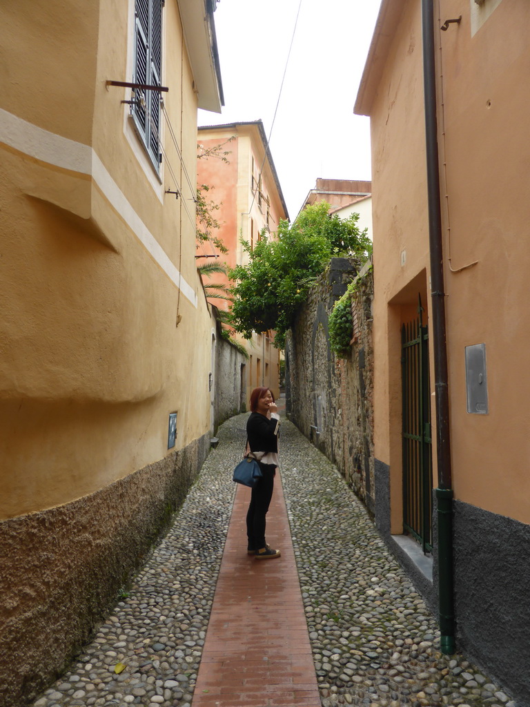 Miaomiao at an alley near the Piazza del Popolo square