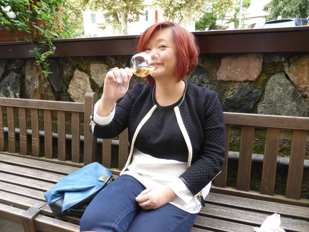 Miaomiao with wine at the Bar Cafe Cristal at the Piazza del Popolo square