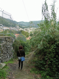 Miaomiao at the path along the Levanto Castle, with a view on the west side of the town