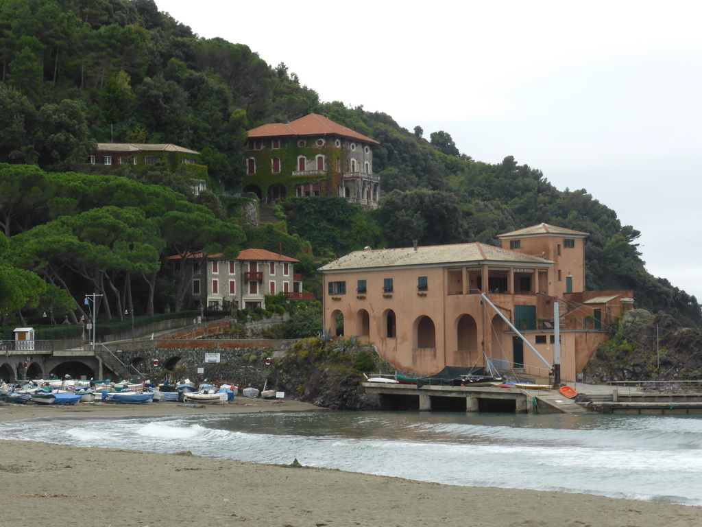 The beach and houses at the Via Domenico Grillo street