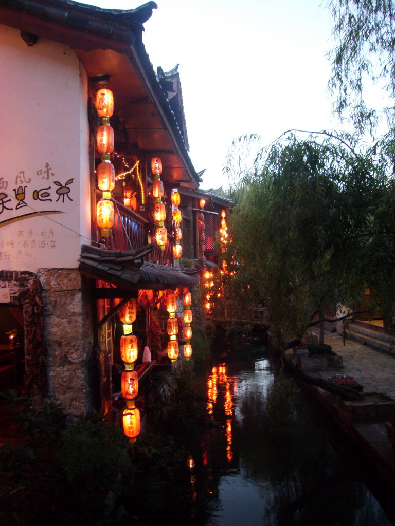 Houses and canal in the Old City of Lijiang, at sunset