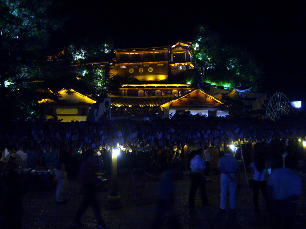 Water wheel and Qian Xue Lou Hotel at Yuhe Square in the Old City of Lijiang, by night