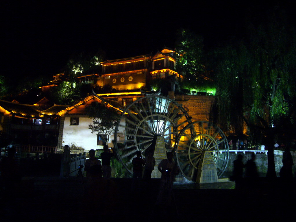 Water wheel and Qian Xue Lou Hotel at Yuhe Square in the Old City of Lijiang, by night