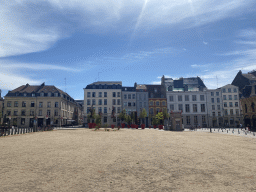 Front of houses at the Parc Louise de Bettignies square