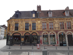 Front of houses at the Avenue du Peuple Belge street