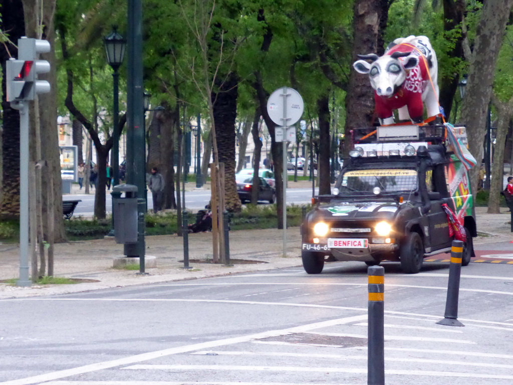 Car with S.L. Benfica decorations at the Avenida da Liberdade avenue