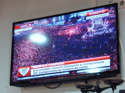TV with images of the championship of the S.L. Benfica soccer team at the A Gina Restaurant