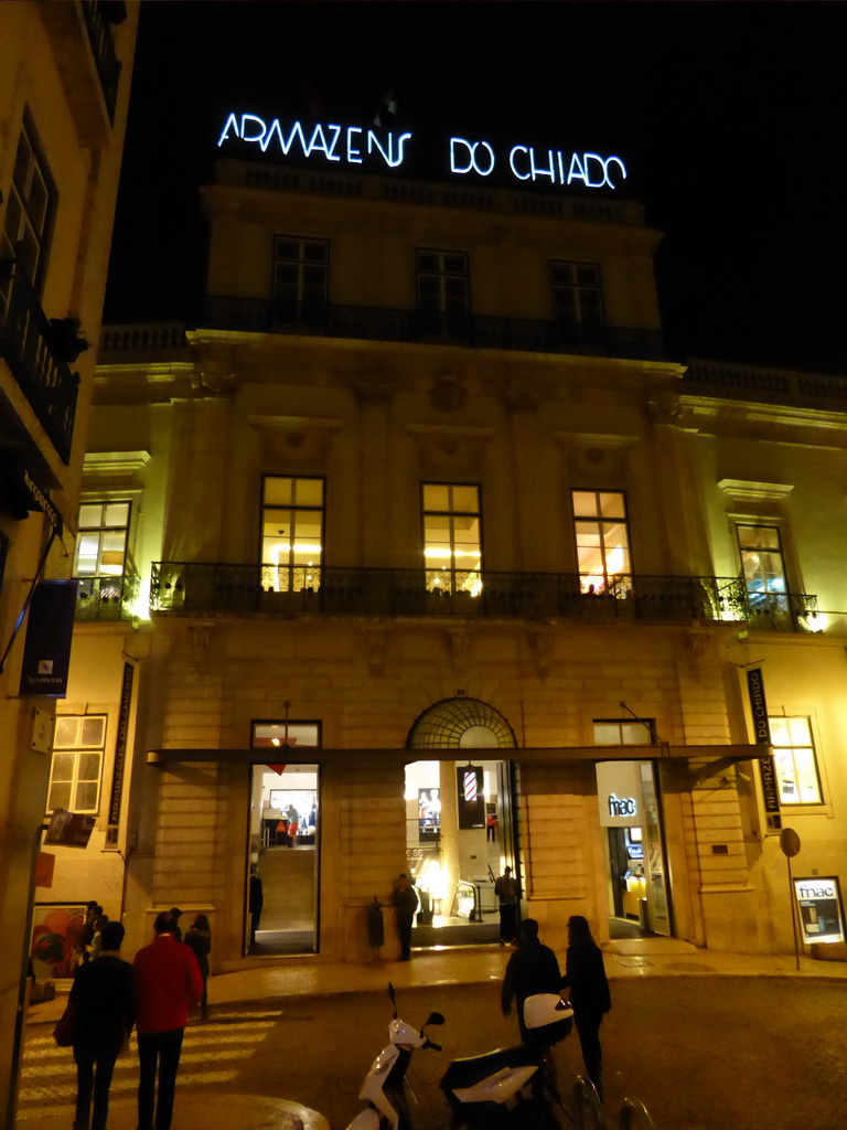 Front of the Armazéns do Chiado shopping mall at the Rua do Carmo street, by night