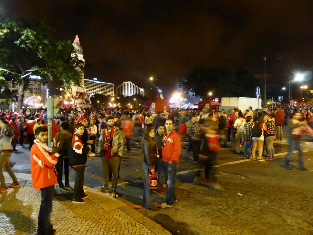 Fans of the S.L. Benfica soccer team celebrating the championship and the statue of the Marquess of Pombal at the Praça do Marquês de Pombal square, by night