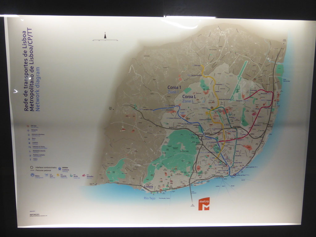 Map of the subway and railway network of Lisbon at the Terreiro do Paço subway station
