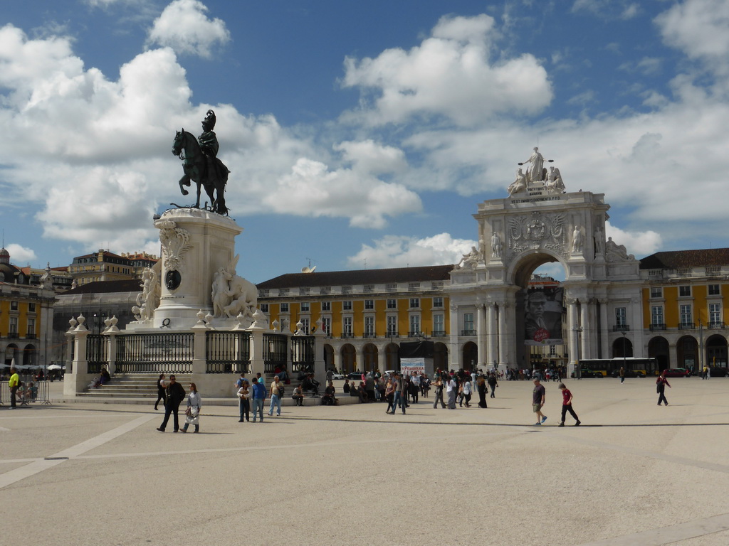 The equestrian statue of King José I and the Arco da Rua Augusta arch at the Praça do Comércio square
