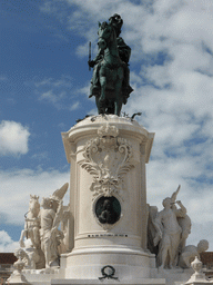 Front of the equestrian statue of King José I at the Praça do Comércio square
