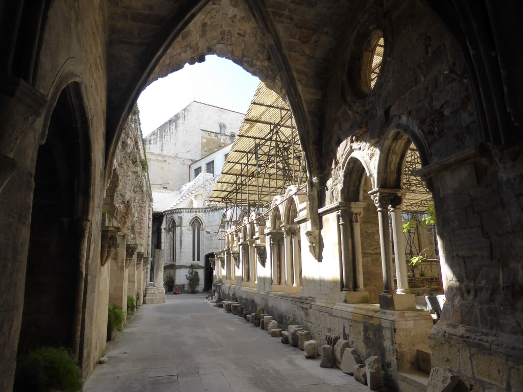 Arches at the Cloister of the Lisbon Cathedral, and the back side of the Lisbon Cathedral