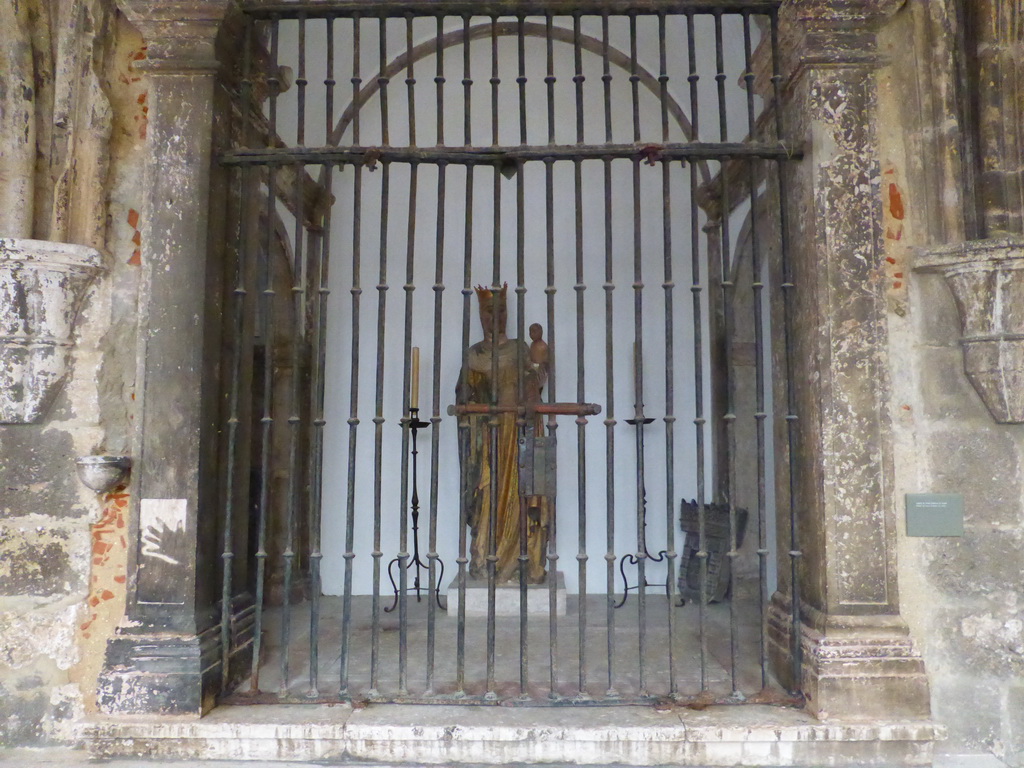 Chapel behind a gate with a statue at the Cloister of the Lisbon Cathedral