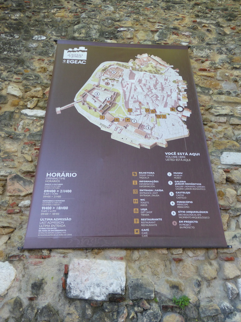 Map of the São Jorge Castle near the entrance gate at the Rua de Santa Cruz do Castelo street