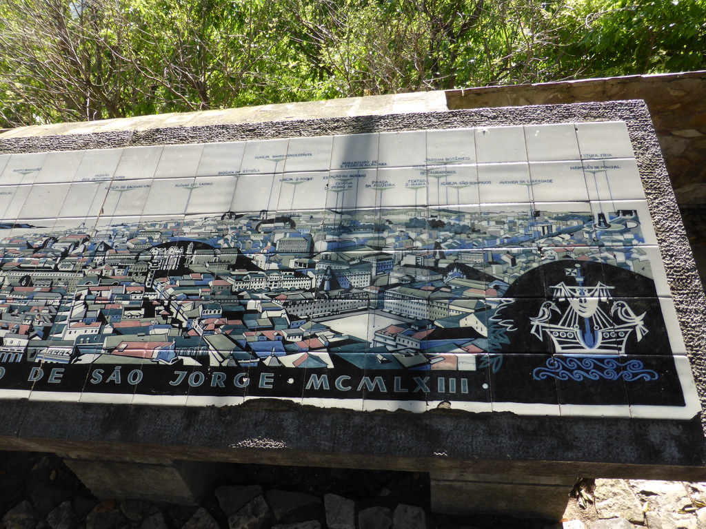 Right half of the explanation on the view from the Praça d`Armas square at the São Jorge Castle