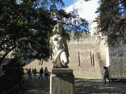 Statue in the gardens of the São Jorge Castle, with a view on the southwestern wall of the São Jorge Castle
