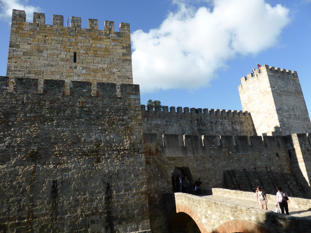 Southern towers, walls and entrance of the São Jorge Castle