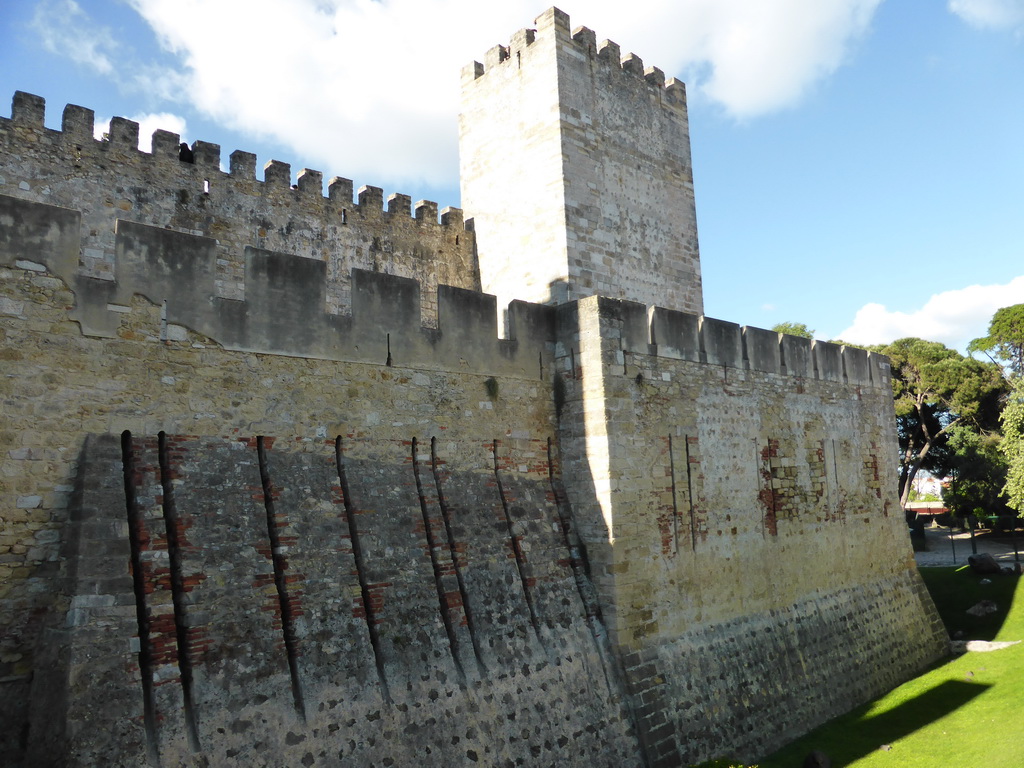 Southeastern tower and walls of the São Jorge Castle