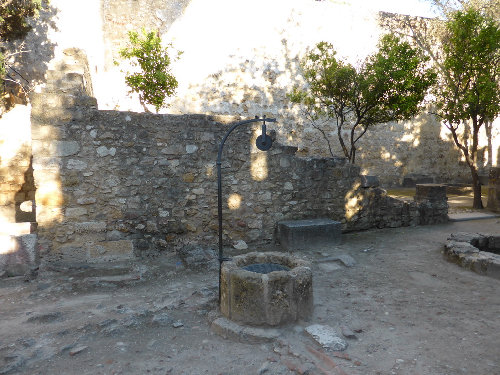 Older structures and cistern in the São Jorge Castle