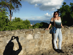 Miaomiao at the southeast side of the archaeological site of the São Jorge Castle, with a view on the Rio Tejo river