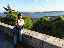 Miaomiao at the Praça d`Armas square at the São Jorge Castle, with a view on the Rio Tejo river and the Cristo Rei statue