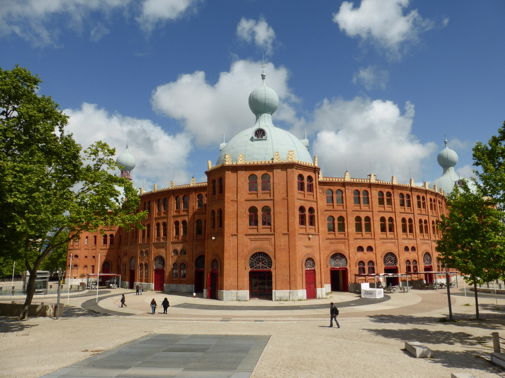 The south side of the Praça de Touros do Campo Pequeno bullring, viewed from the sightseeing bus