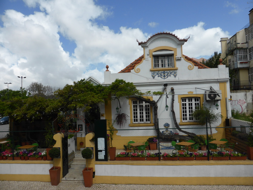 House at the Avenuda Berna street, viewed from the sightseeing bus