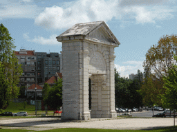 The Arco de São Bento arch at the Praça Espanha square, viewed from the sightseeing bus