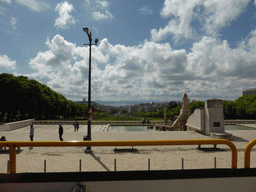 Fountain at the Parque Eduardo VII park and the Praça do Marquês de Pombal square with the statue of the Marquess of Pombal, viewed from the sightseeing bus at the Alameda Cardeal Cerejeira street