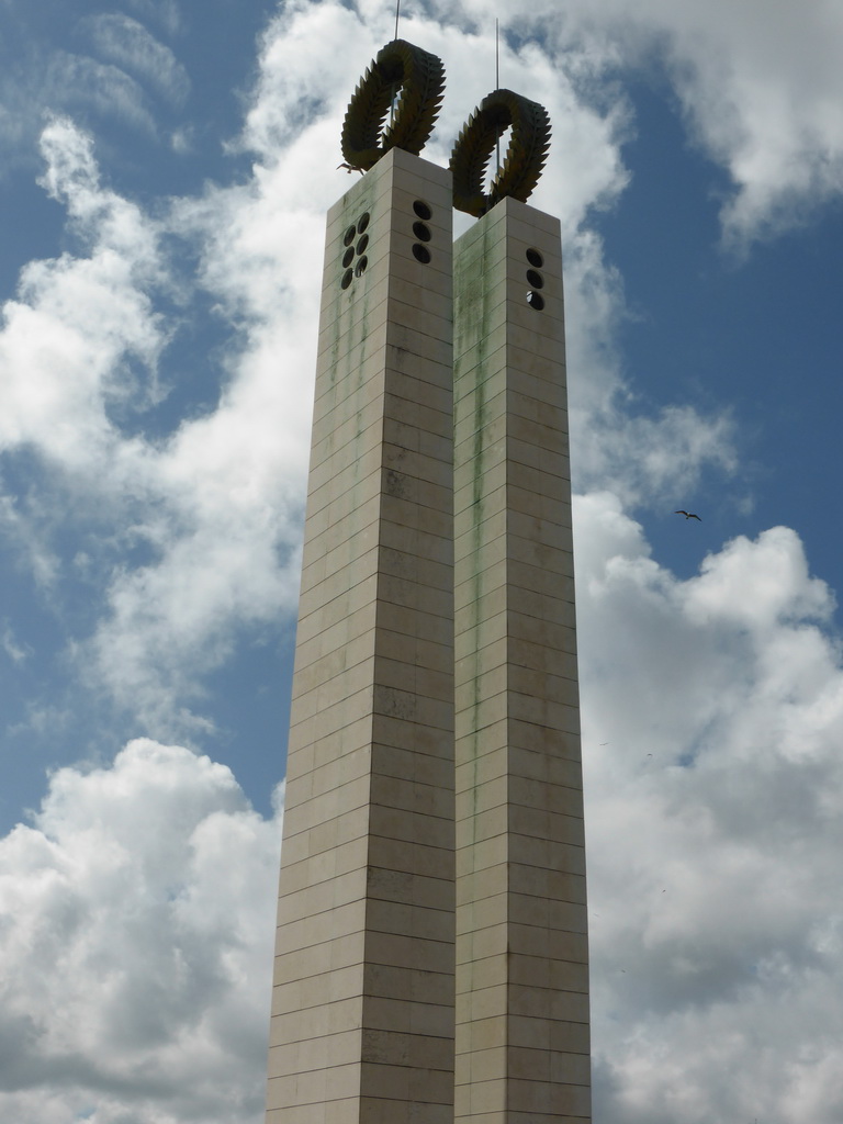 Columns at the Parque Eduardo VII park, viewed from the sightseeing bus at the Alameda Cardeal Cerejeira street