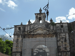 The Arco das Amoreiras arch at the Rua das Amoreiras street, viewed from the sightseeing bus