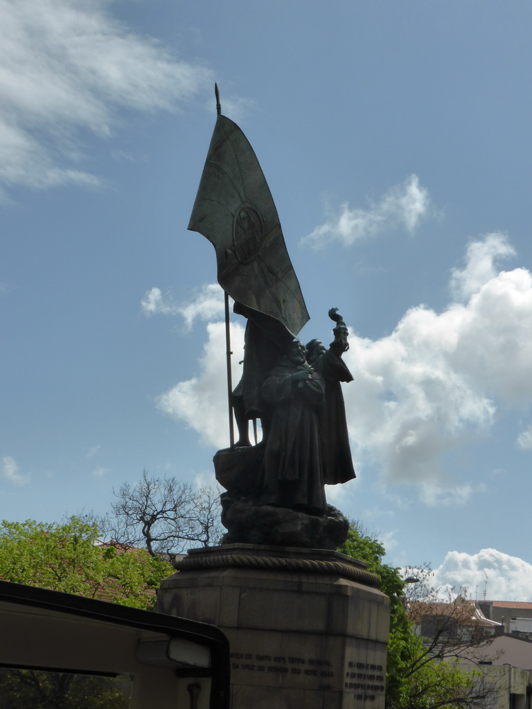 The Monument to Pedro Álvares Cabral at the Avenida Álvares Cabral avenue, viewed from the sightseeing bus